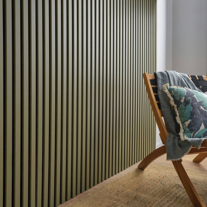 Mur tasseau bois - panneau tasseau déco vert kaki 250 x 30 cm | DECOON